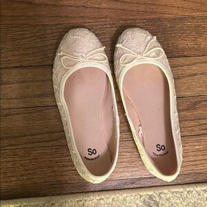 SO Women's Lace Cream Flats with Bow